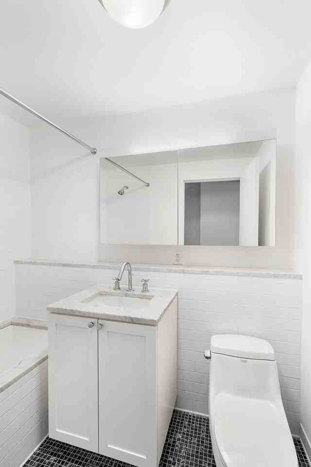 75 Clinton St #6F - Photo 4 of 8