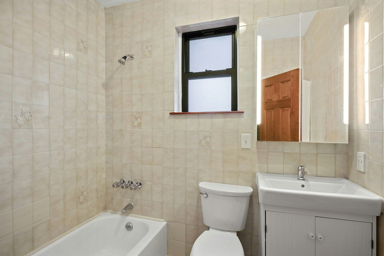 386 13th St #2 - Photo 2 of 5