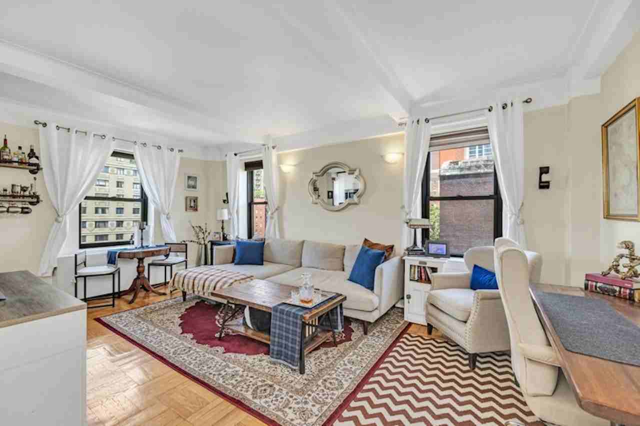 230 Riverside Dr #8P - Photo 4 of 16