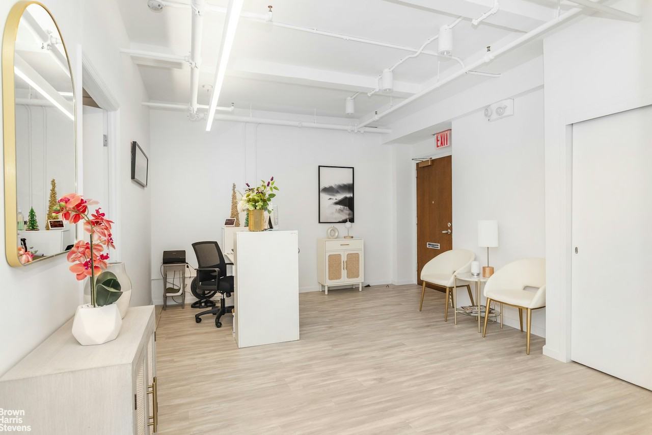 200 W 57th St #705 - Photo 2 of 5