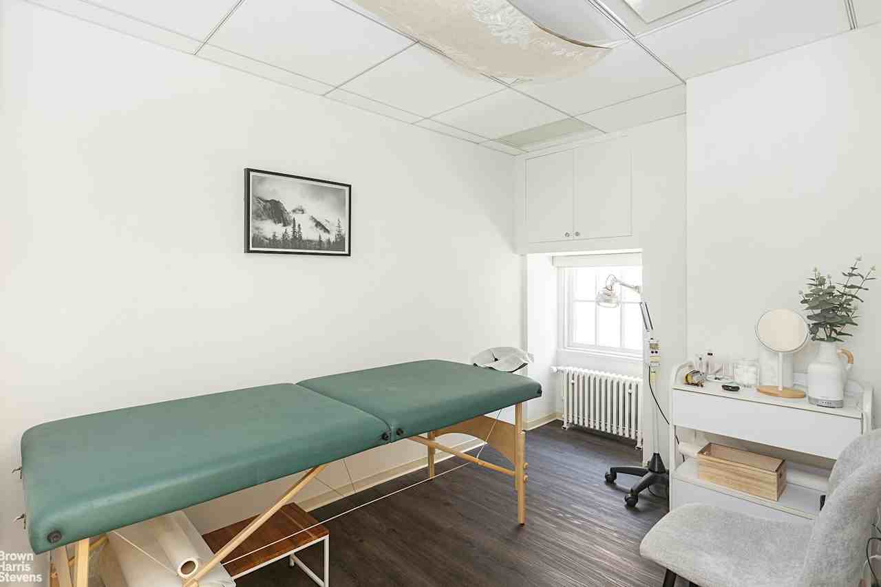 200 W 57th St #705 - Photo 3 of 5