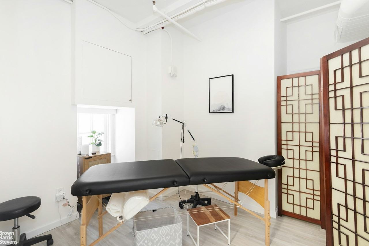 200 W 57th St #705 - Photo 4 of 5