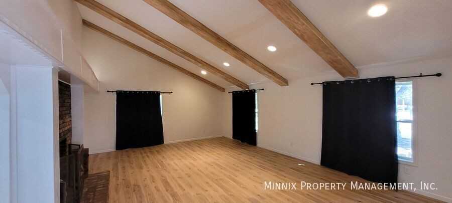 8504 Knoxville Ave #1 - Photo 3 of 32