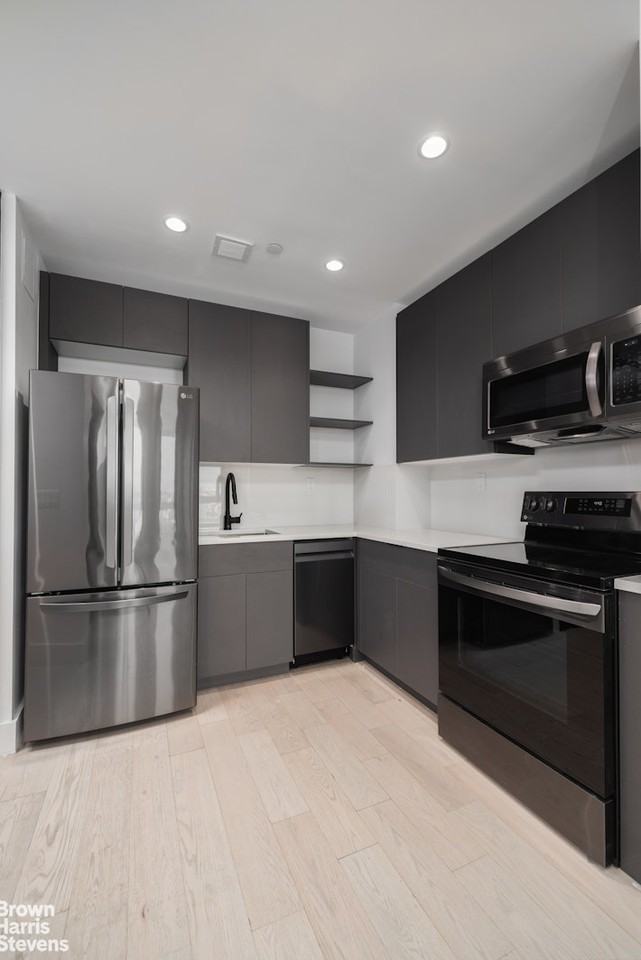 458 E 25th St #PH2 - Photo 6 of 19