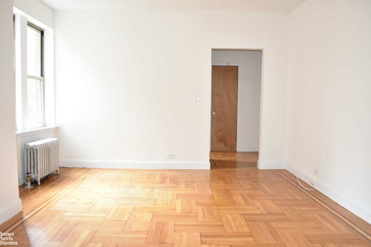 482 Fort Washington Ave #4H - Photo 2 of 10