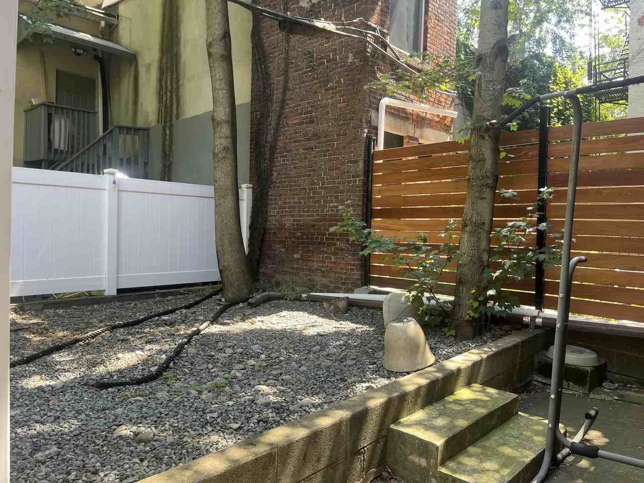 543 Bloomfield St #1R - Photo 4 of 8