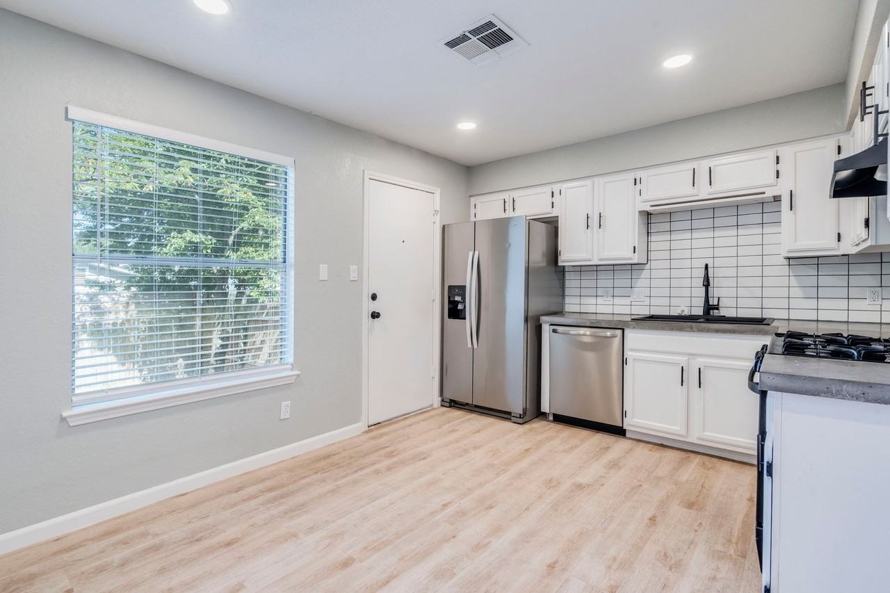 13808 Lothian Drive - Photo 7 of 31