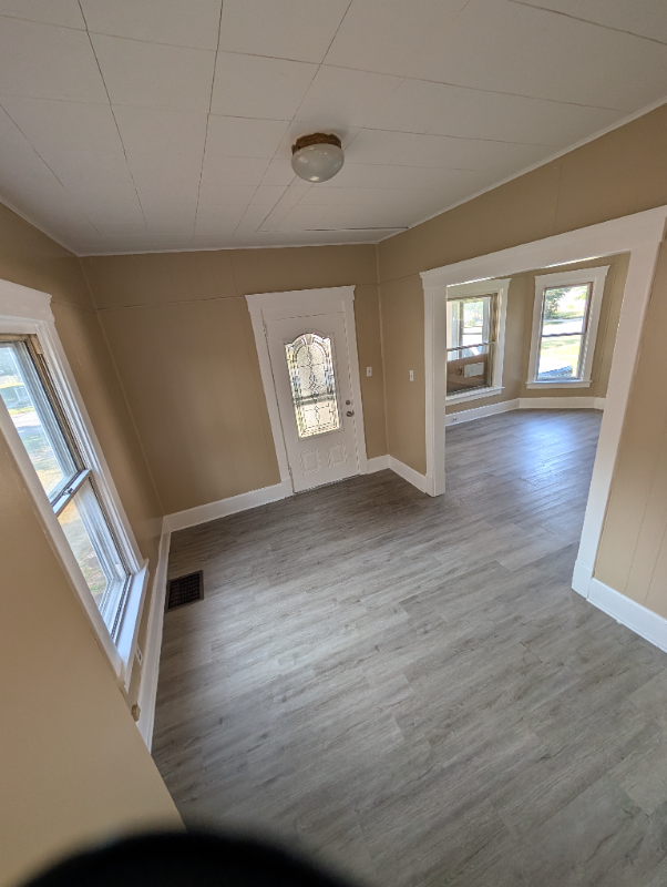 352 S Maple St - Photo 2 of 18