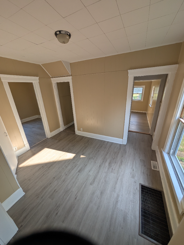 352 S Maple St - Photo 3 of 18