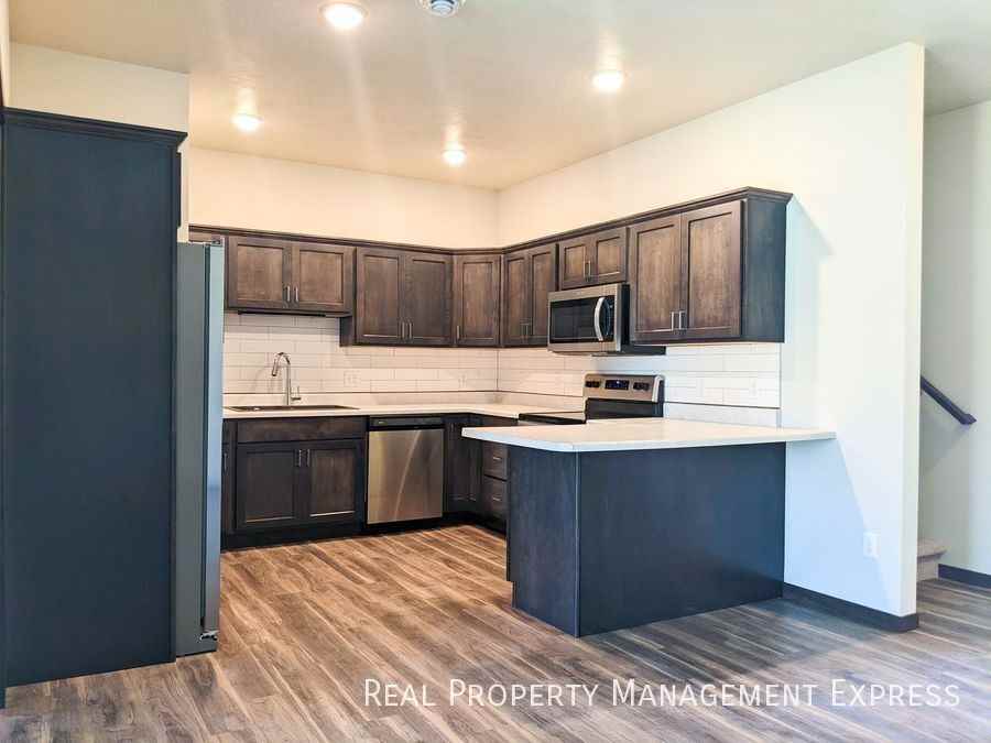 5404 S Dubuque Ave - Photo 2 of 23