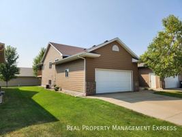 featured image of 205 W Ivy Rd