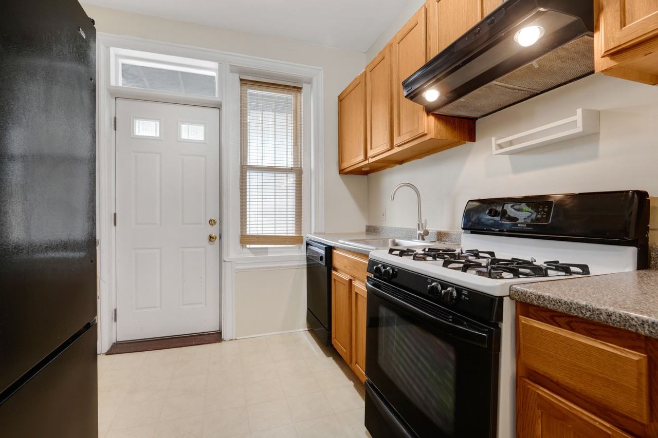 221 P Street Northwest #A - Photo 5 of 13