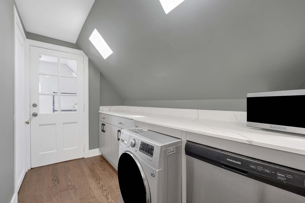 1625 W Hollywood Ave #3 - Photo 2 of 10