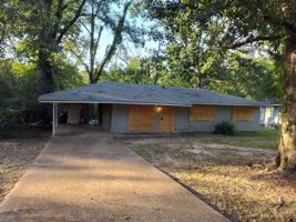 featured image of 1018 Deryll St