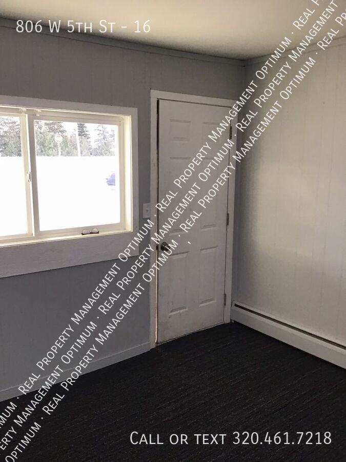 806 W 5th St #16 - Photo 5 of 9