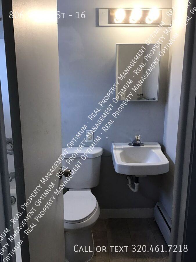 806 W 5th St #16 - Photo 6 of 9