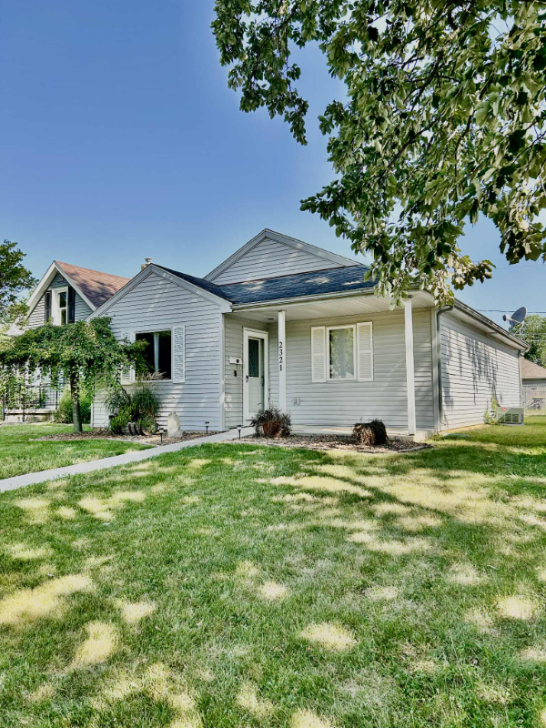 2321 Glenwood Ave - Photo 2 of 19