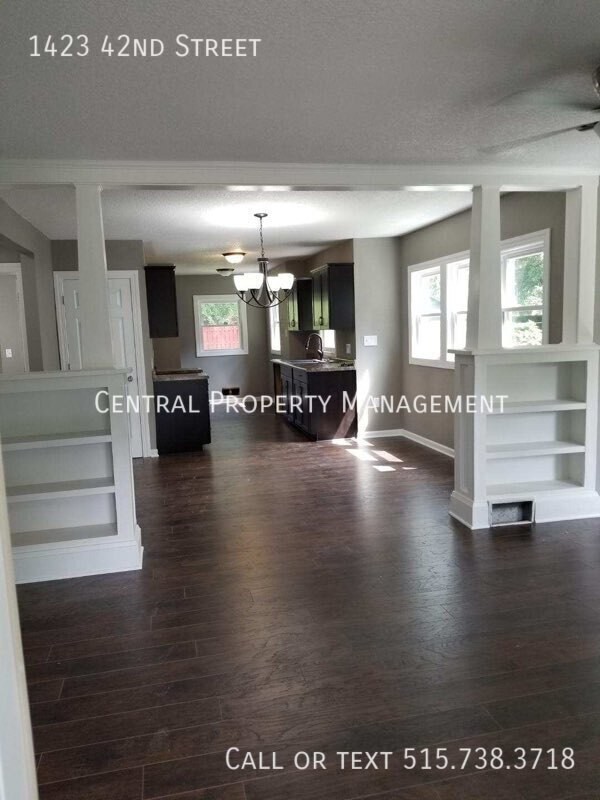 1423 42nd St - Photo 2 of 12