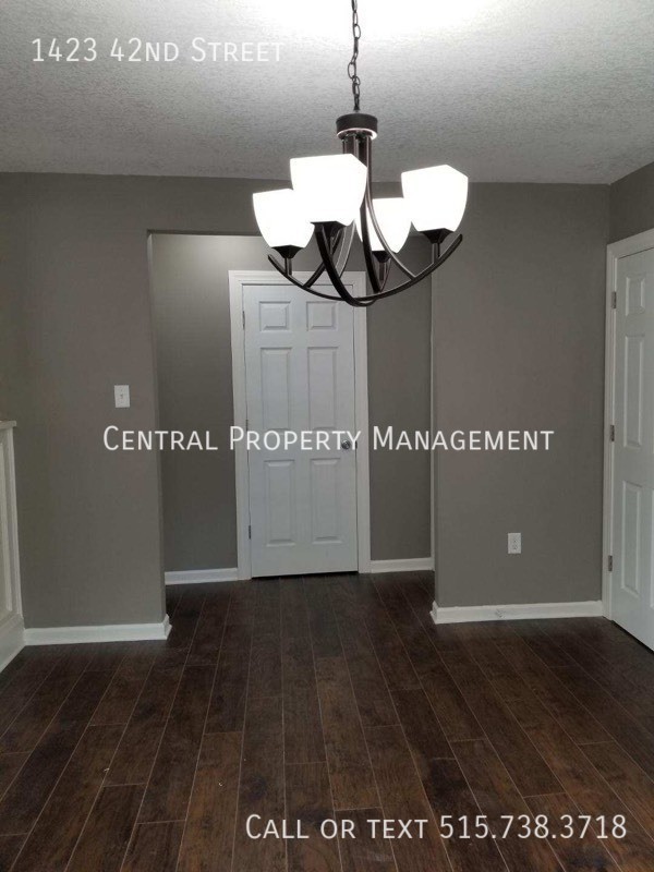 1423 42nd St - Photo 3 of 12