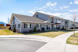 featured image of 4 Diane Rd #3