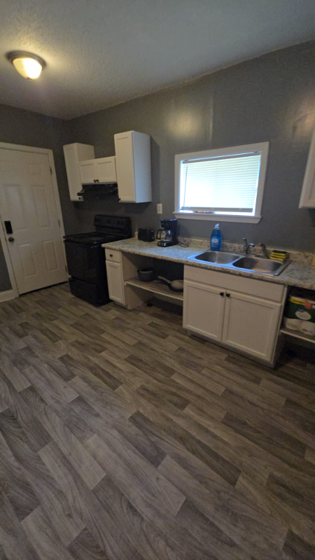 2483 Vandale Ave - Photo 3 of 8