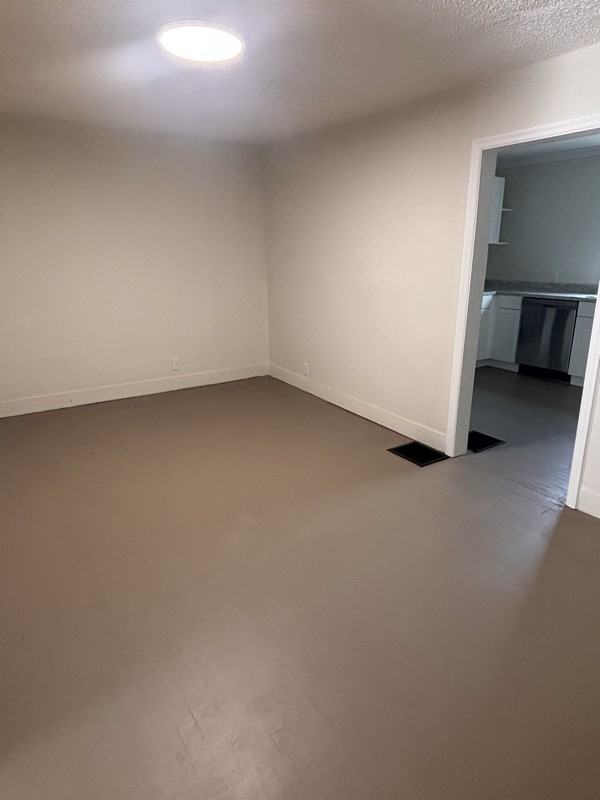 110 Davis St N - Photo 6 of 11