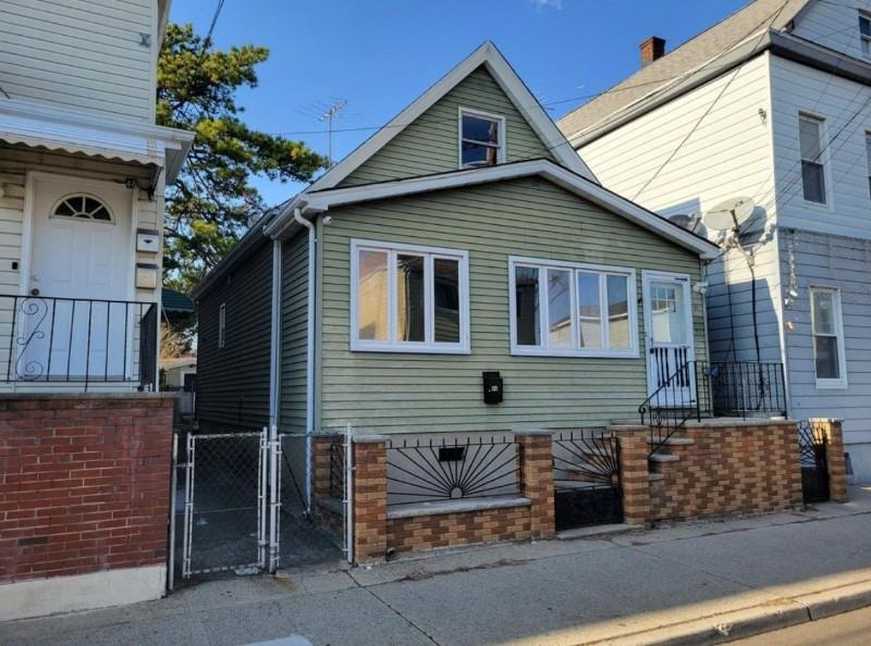 46 Center St #46 - Photo 3 of 10