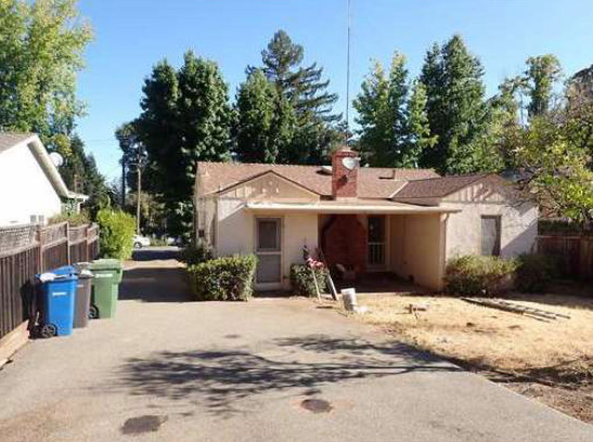 14486 Oak Place - Photo 2 of 5