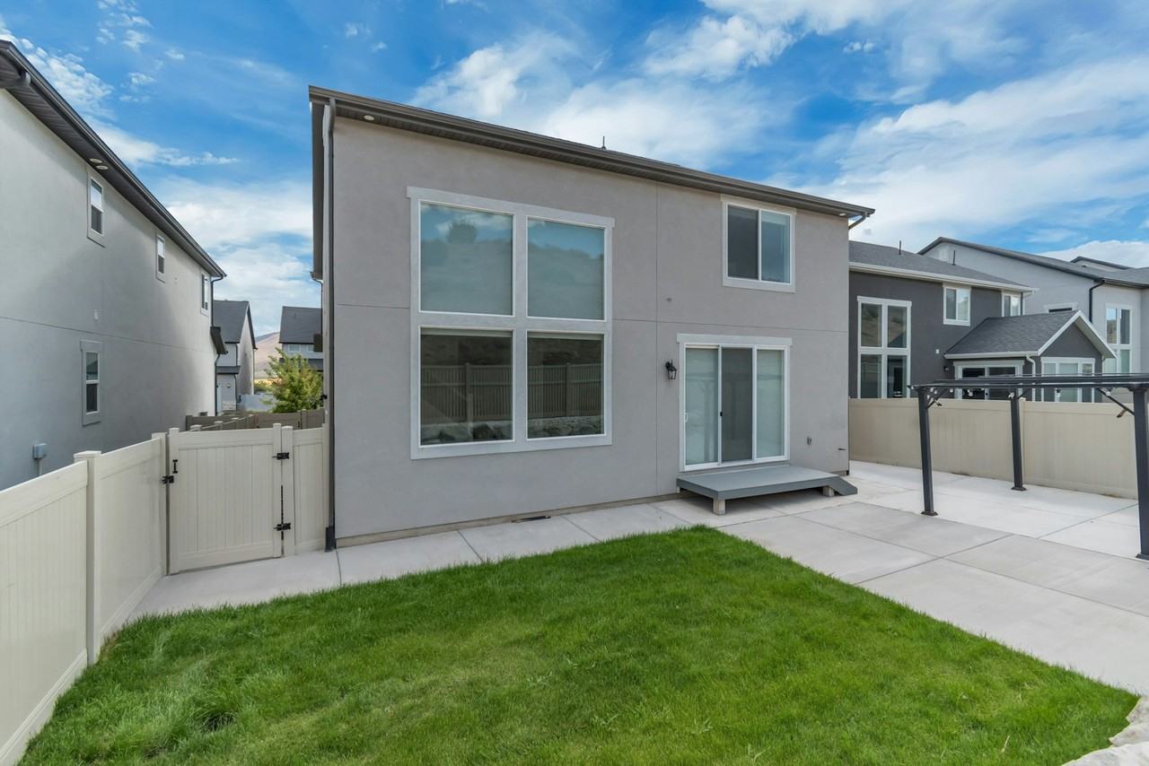 1316 West Quailhill Road, Unit Upstairs - Photo 3 of 25