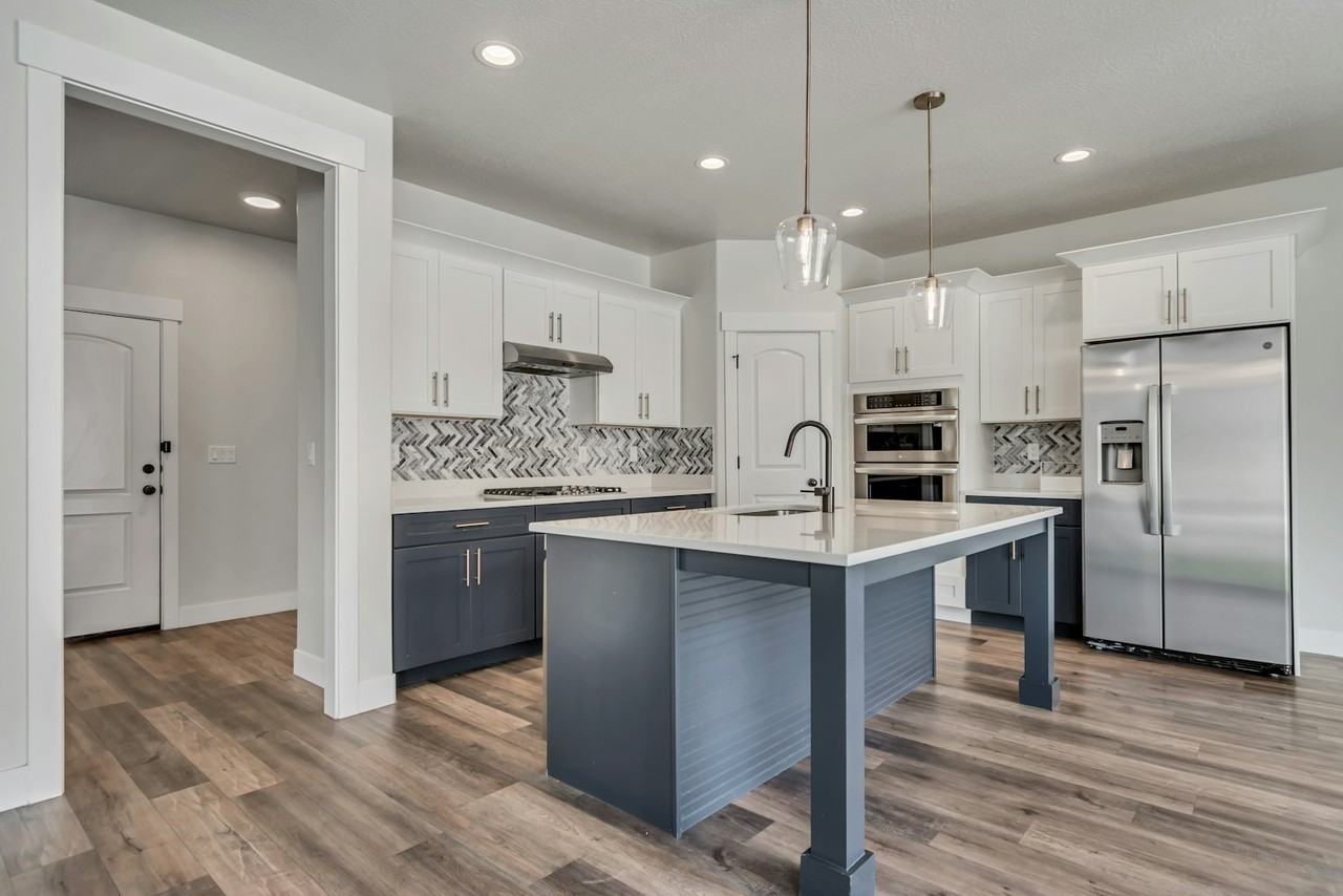 1316 West Quailhill Road, Unit Upstairs - Photo 7 of 25