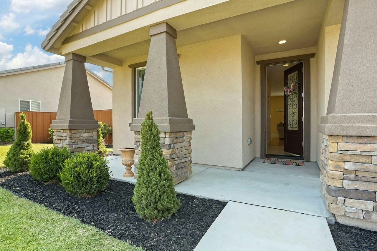 10133 Sandy Gulch Court - Photo 2 of 20