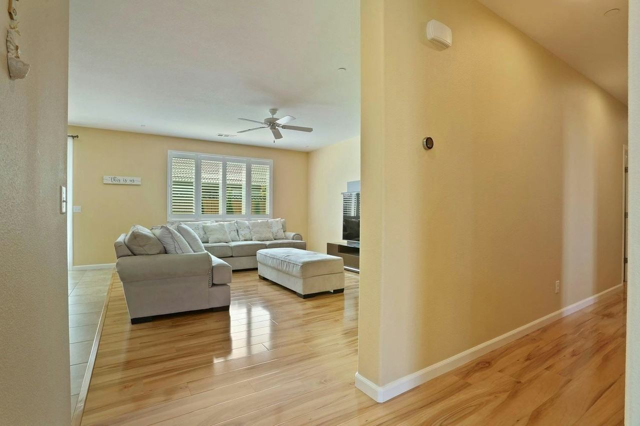 10133 Sandy Gulch Court - Photo 5 of 20