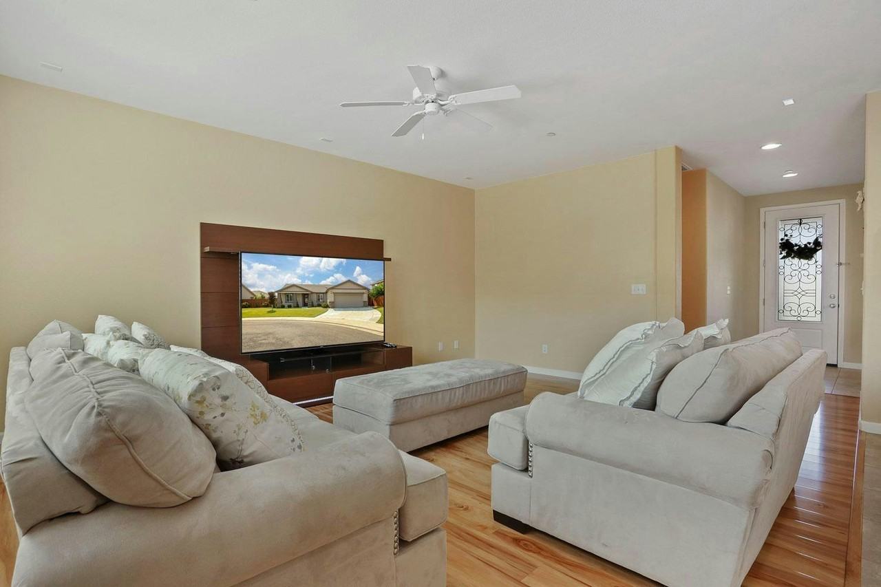 10133 Sandy Gulch Court - Photo 6 of 20