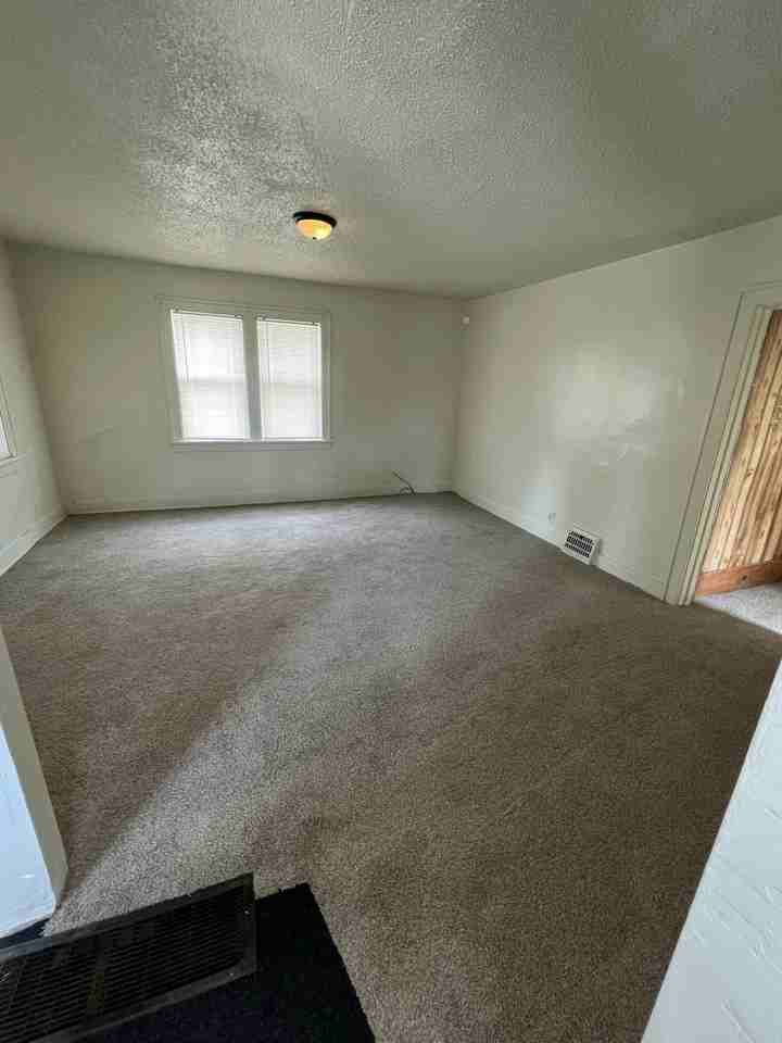 414 Woodlawn Street Southeast - Photo 2 of 18