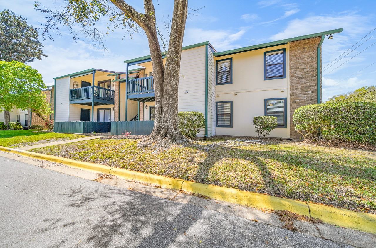 2299 Scenic Highway - Photo 3 of 33