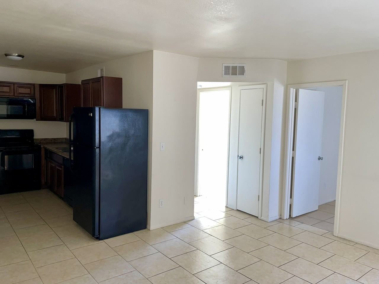 Buena Vida Apartments - Photo 3 of 22