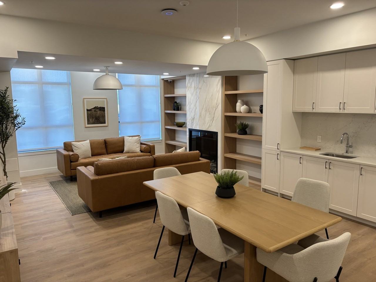 1029 Talbot St - Photo 4 of 13