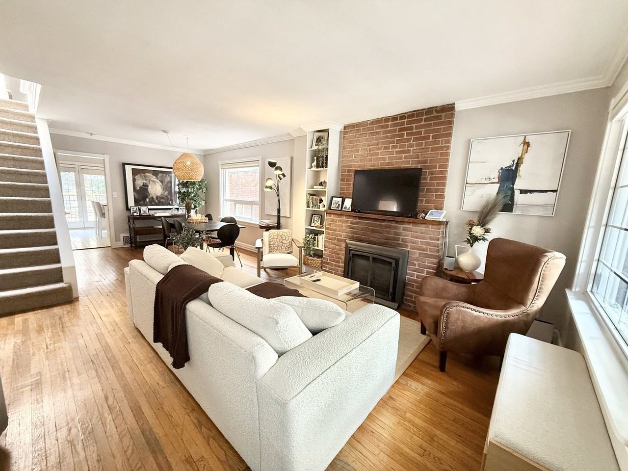 132 Queensdale Ave - Photo 2 of 36