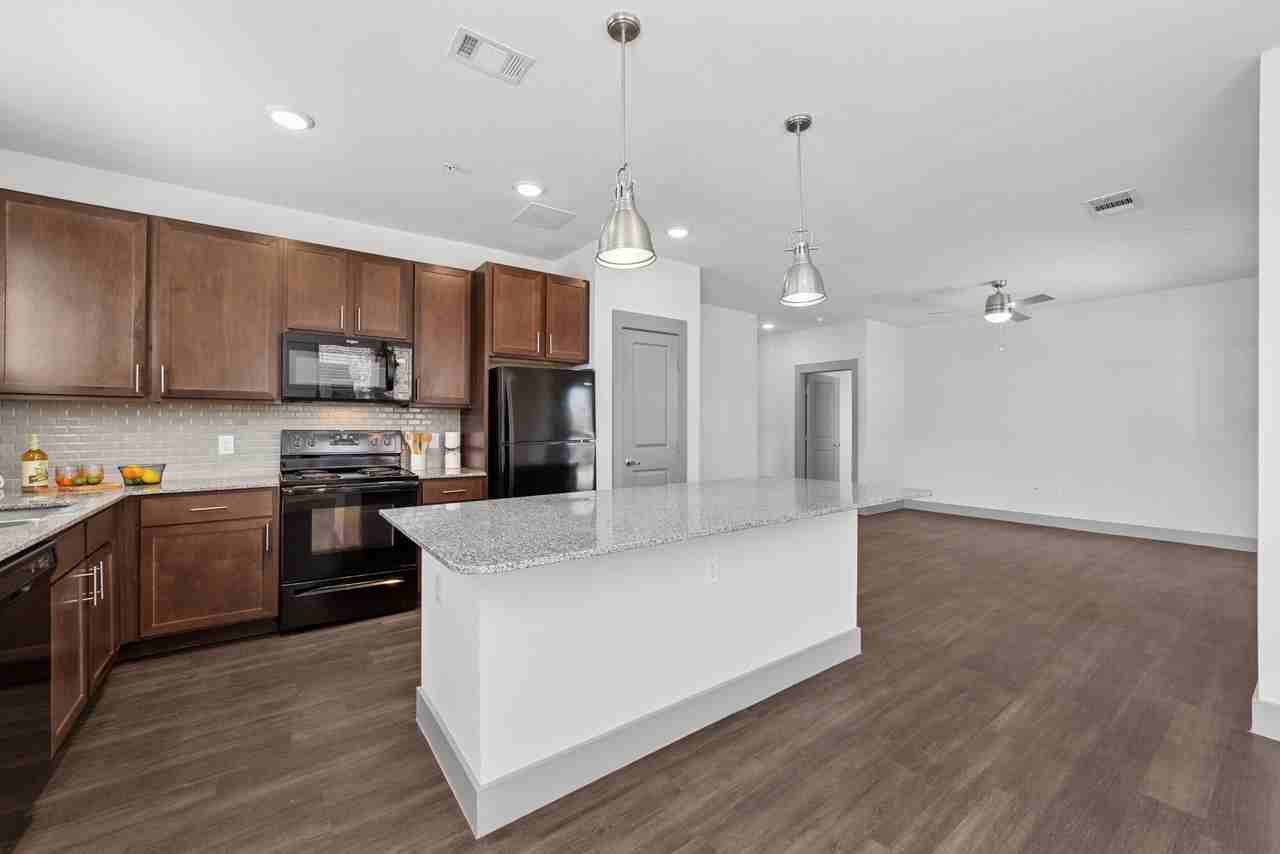 Parc at Windmill Farms - Photo 7 of 32