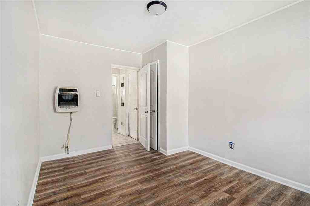 1129 Windsor Street Southwest - Photo 6 of 12