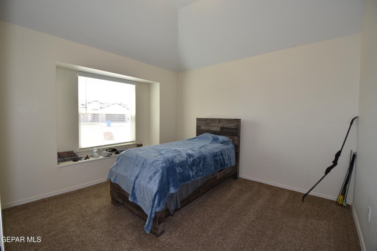 11968 Medalla St - Photo 5 of 28