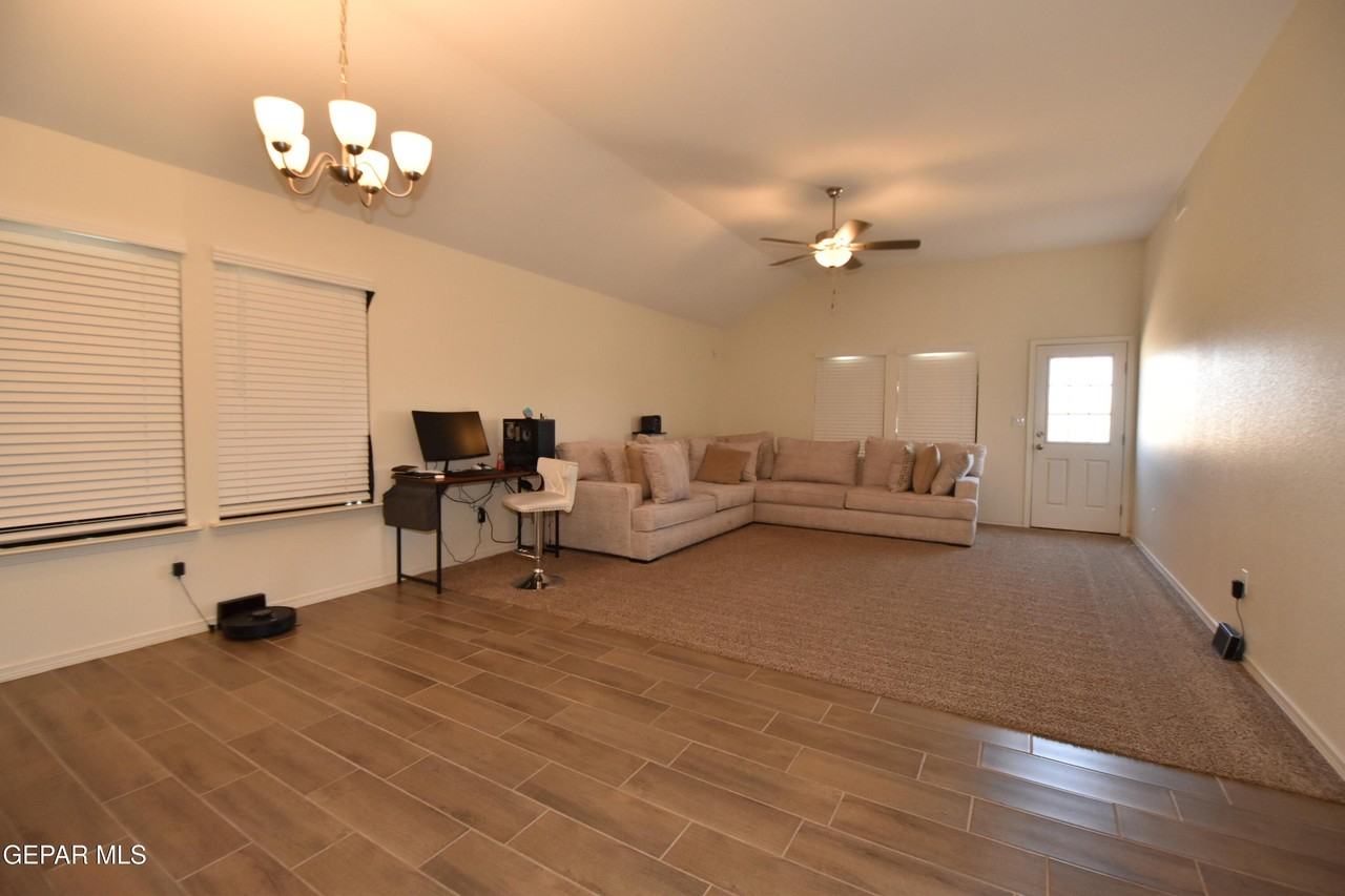 11968 Medalla St - Photo 7 of 28