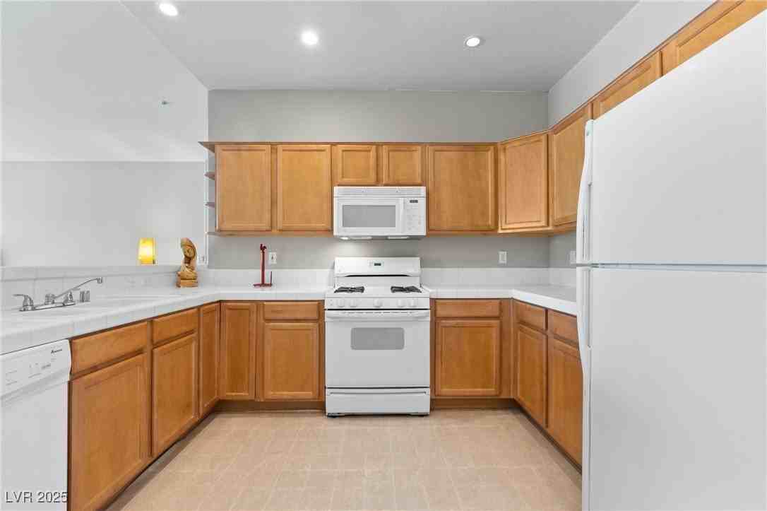 1012 Domnus Ln #205 - Photo 6 of 22