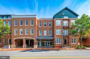 featured image of 35 E All Saints St