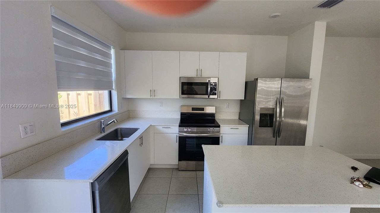 12897 Sw 234th St #12897 - Photo 7 of 24