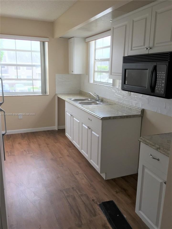 2610 Se 21st Ct #205A - Photo 6 of 13