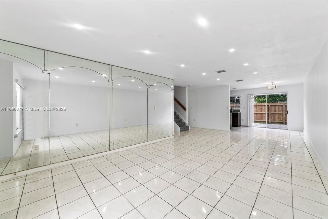 3358 Nw 198th Ter - Photo 4 of 26