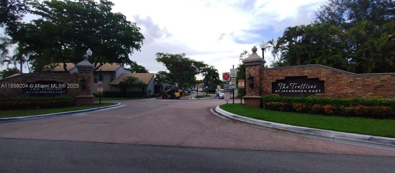 9719 N New River Canal Rd #308