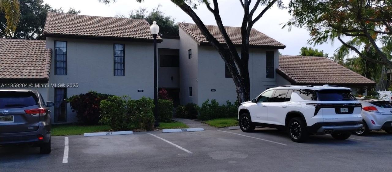 9719 N New River Canal Rd #308 - Photo 2 of 18