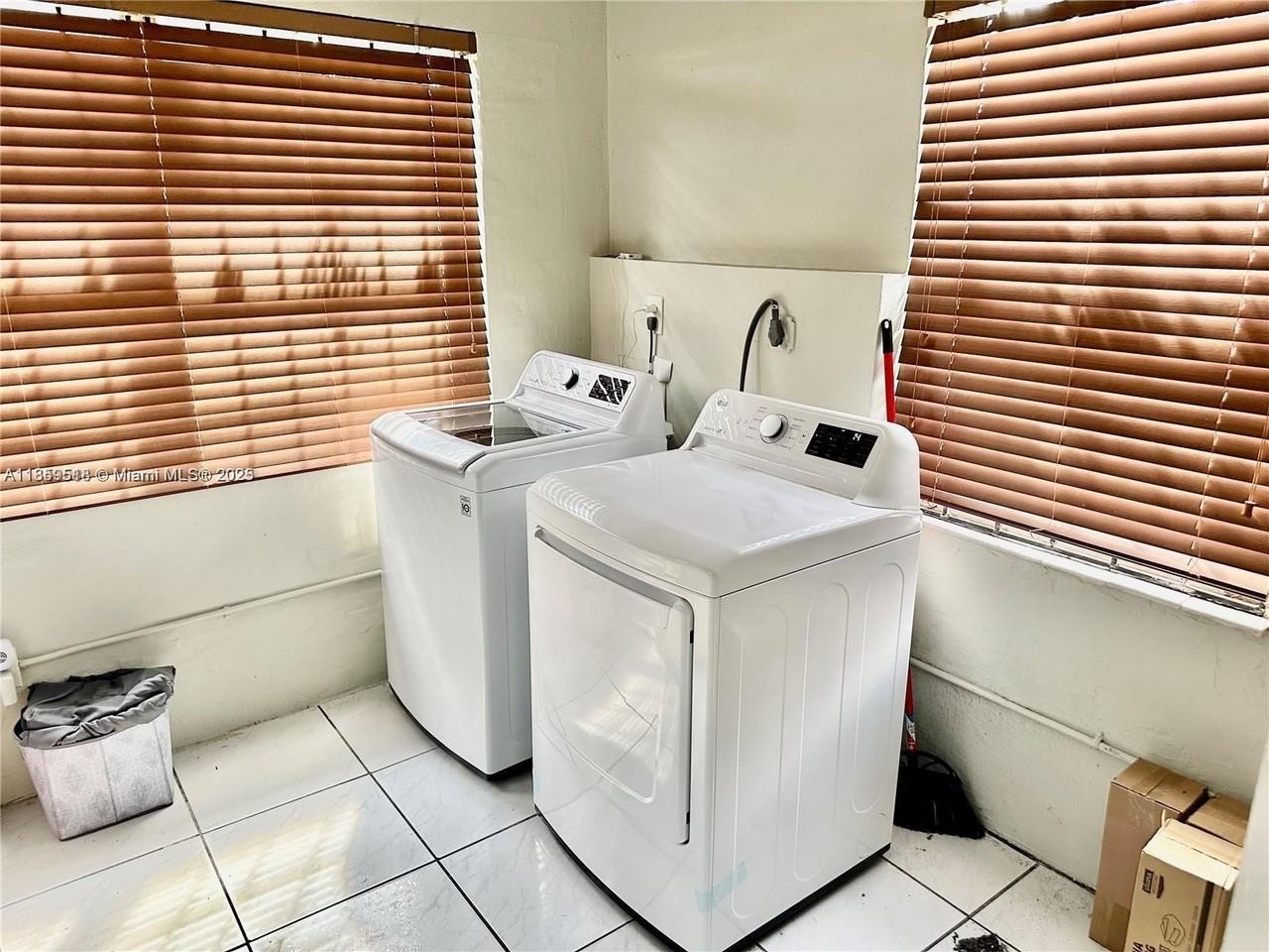 832 Nw 76th St - Photo 5 of 14